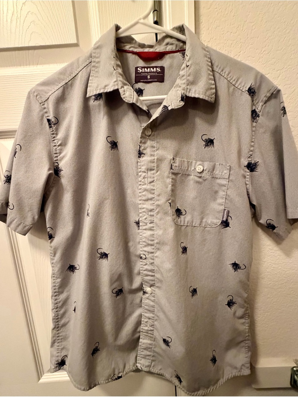 Simms Light Gray Short-Sleeve Button-Down Shirt with Navy Fly Embroidery